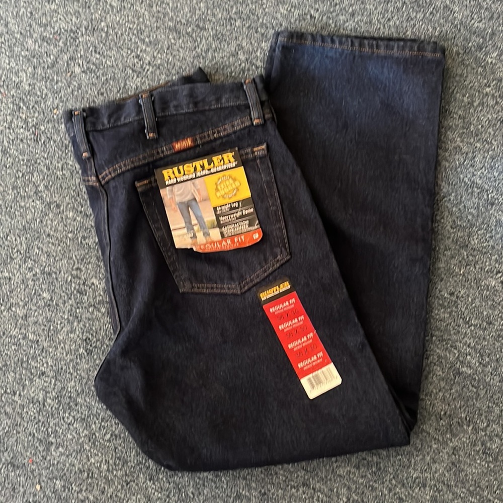 {Wrangler} Rustler- Regular Fit Extra Rugged Heavyweight  Straight Leg Denim